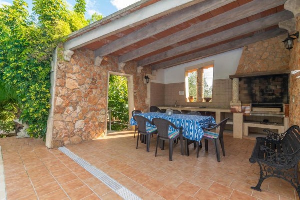 Rustic finca with pool in Portocolom