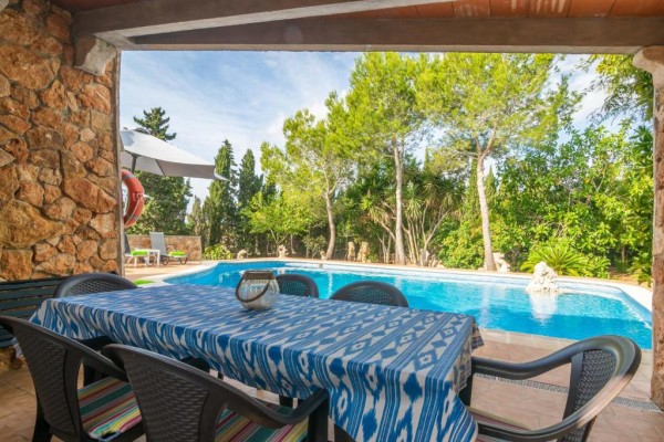 Rustic finca with pool in Portocolom