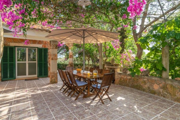 Rustic finca with pool in Portocolom