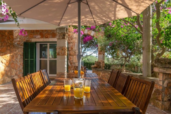 Rustic finca with pool in Portocolom
