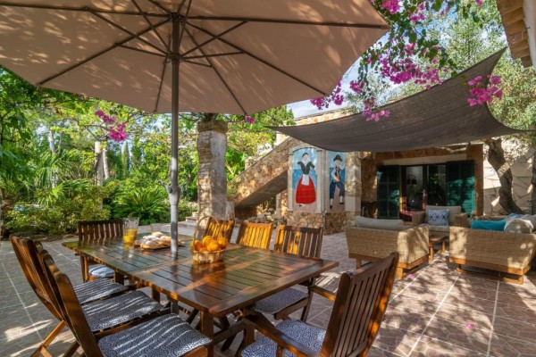 Rustic finca with pool in Portocolom