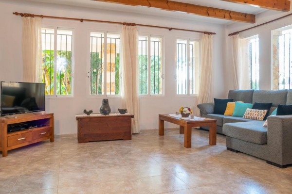Rustic finca with pool in Portocolom
