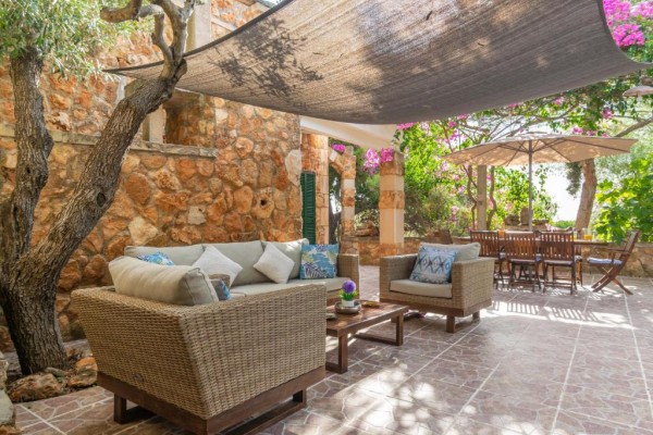 Rustic finca with pool in Portocolom