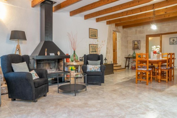 Rustic finca with pool in Portocolom