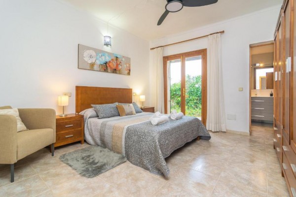 Rustic finca with pool in Portocolom