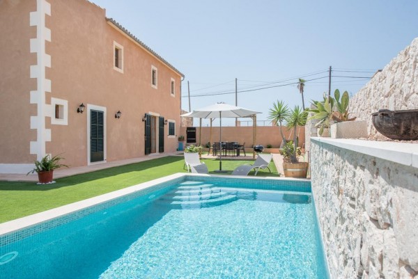 Country house in s’Horta with pool 
